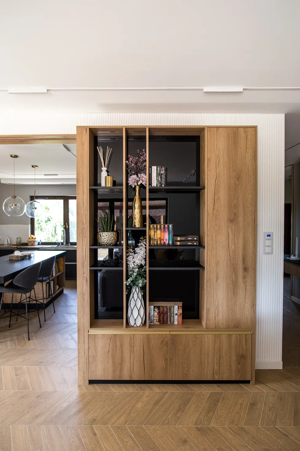 Biblioteki i regały